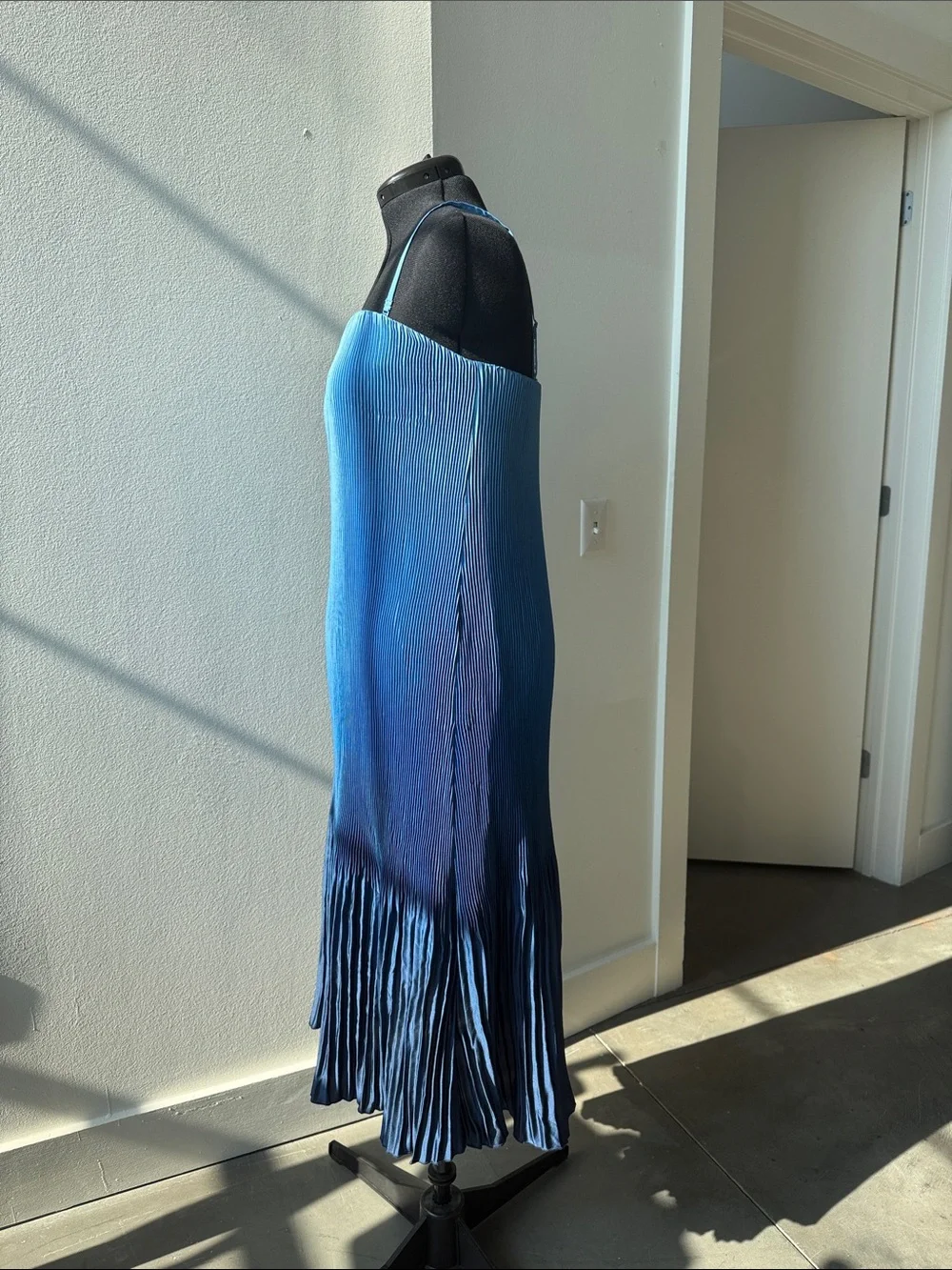 Abercrombie & Fitch sleeveless pleated